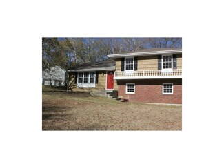 10704 St Catherines Ln, Kansas City, MO 64137