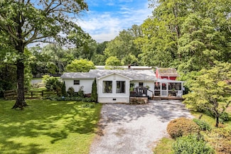 245 Ashmore Ave, Hendersonville, NC 28791
