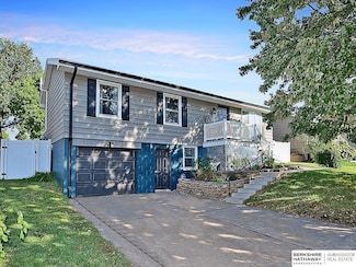 8812 Keystone Dr, Omaha, NE 68134