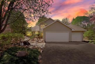 1950 Park Ridge Ct, Chaska, MN 55318
