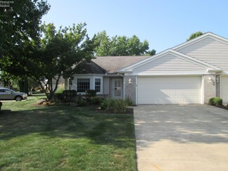 2213 Lakefield Dr, Huron, OH 44839