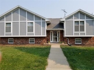 1313 De Kalb Dr, Cameron, MO 64429
