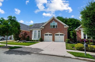 6883 Harbour Town Dr, West Chester, OH 45069