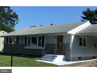 5027 Golfview Dr, Pennsauken, NJ 08109