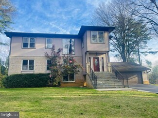 9016 Denise Ln, Fairfax, VA 22031