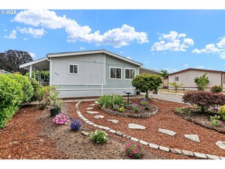 484 Scotts Glen Dr, Springfield, OR 97477