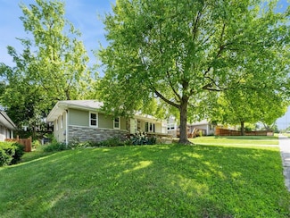 2300 Locust St, West Des Moines, IA 50265