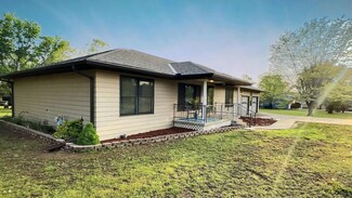 309 Hillcrest Dr, Nevada, MO 64772