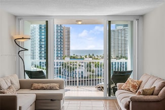 121 Golden Isles Dr Unit 905, Hallandale Beach, FL 33009