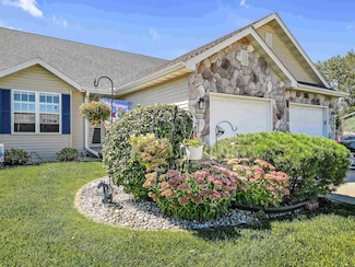 302 E Blackhawk Dr, Fort Atkinson, WI 53538