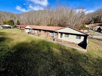 992 Forest Hills Rd, Forest Hills, KY 41527