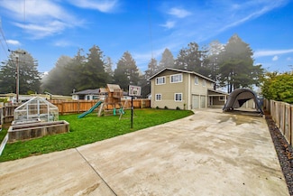 1998 Simmons Rd, Eureka, CA 95503