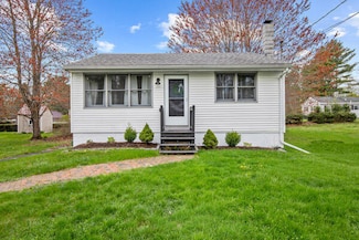 10 Crockett Rd, Raymond, ME 04071