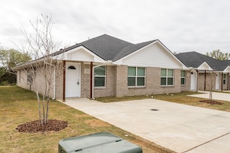607 Casa Linda St Unit B, Ennis, TX 75119