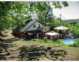 2915 Point Pleasant Rd, Ravenswood, WV 26164