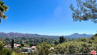 1096 Stoneshead Ct, Westlake Village, CA 91361