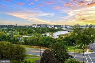 1250 S Washington St Unit 816, Alexandria, VA 22314