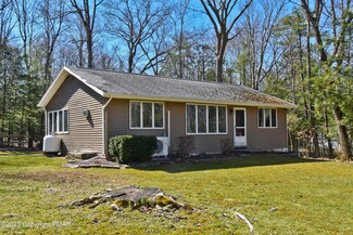 184 Oak Ln, Cresco, PA 18326