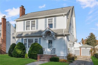 47 Richland Rd, Cranston, RI 02910