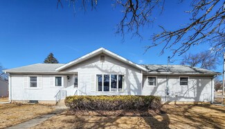 201 W Elm St, Manchester, IA 52057