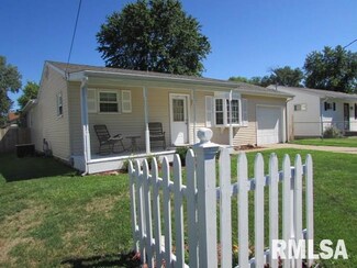 111 Marion St, North Pekin, IL 61554