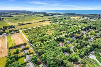 4935 Bergen Ave, Mattituck, NY 11952