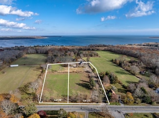 28 Sconticut Neck Rd, Fairhaven, MA 02719