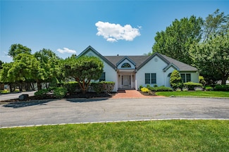 31 Elderwood Dr, Saint James, NY 11780