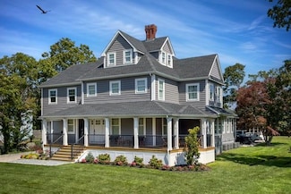29 S Clinton Ave Unit 4, Bay Shore, NY 11706