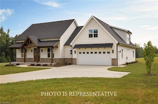 4218 Gracewood Farm Dr, Winston-Salem, NC 27101