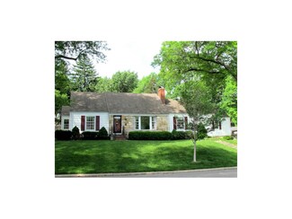 5600 Suwanee Rd, Fairway, KS 66205