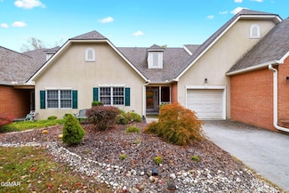 375 Paine Lake Dr, Sevierville, TN 37862