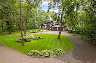 5853 Deer Trail Cir, Woodbury, MN 55129