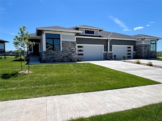 152 NW Sunrise Dr, Waukee, IA 50263