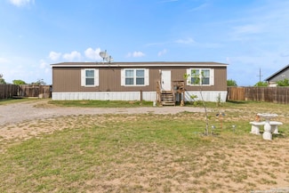 27 Maravillas Dr, Pleasanton, TX 78064