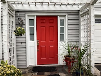 11 Bloor St, Warwick, RI 02889