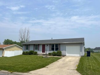1711 S West Point Dr, Warsaw, IN 46580