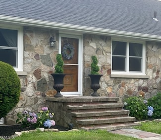 573 Kemah Lake Rd, Newton, NJ 07860