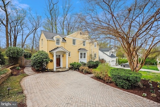 9636 Parkwood Dr, Bethesda, MD 20814