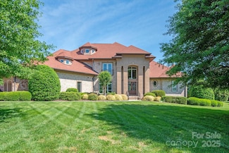 8904 Woodhall Lake Dr, Waxhaw, NC 28173