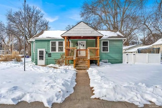 915 N 4th St, Manhattan, KS 66502