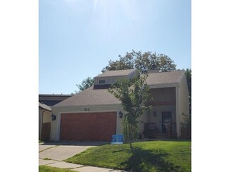 712 Knolls Ct, West Des Moines, IA 50265