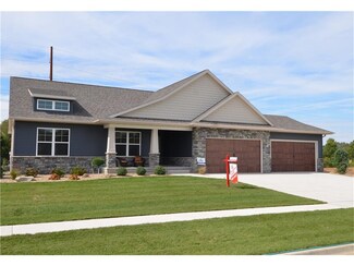 625 Robinwood Dr, Robins, IA 52328
