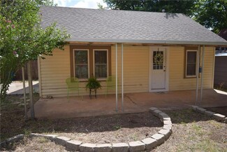 501 S 6th St, Noble, OK 73068