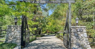 1656 Yosemite Dr, Lake Arrowhead, CA 92352