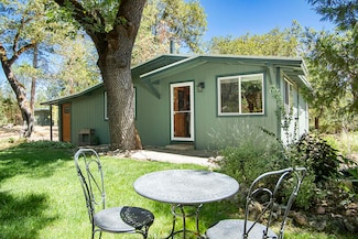 116 Upper Powell Creek Rd, Williams, OR 97544