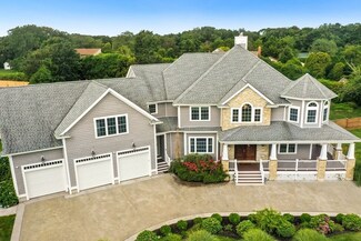 8 Highbridge Ln, Dartmouth, MA 02748