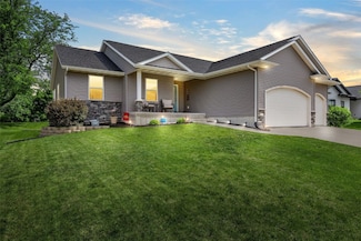 1712 Hoover Trail Ct SW, Cedar Rapids, IA 52404