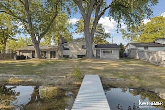 6015 Rowley Blvd, Waterford, MI 48329