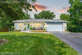 950 Intervale Dr, Highland, MI 48357